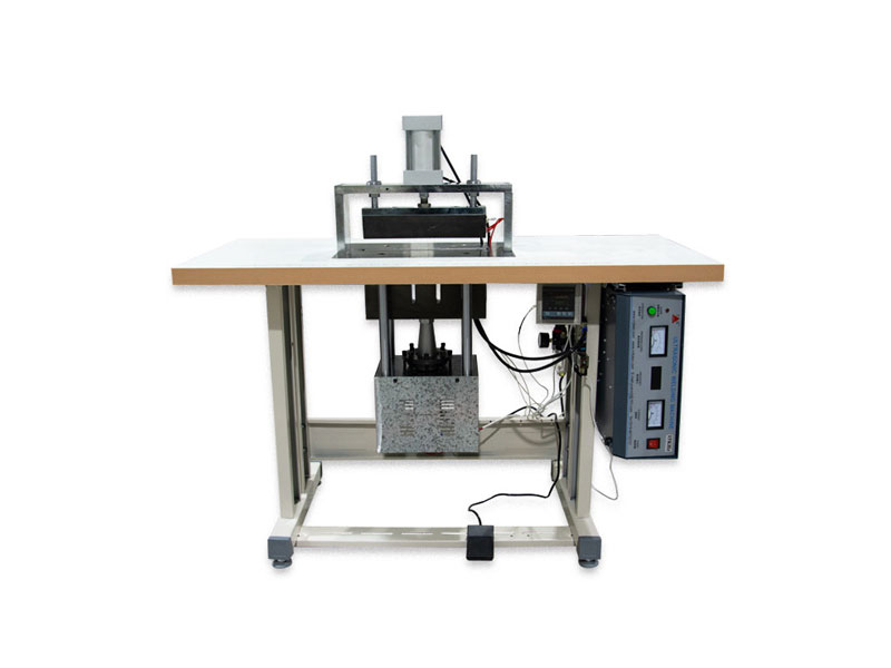 超聲波大幅寬點(diǎn)焊機(jī) 超聲波大幅寬點(diǎn)焊機(jī)